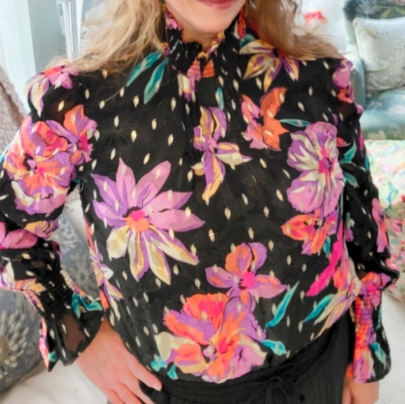 NWT Fate Foil Detail Top - Picture 2 of 7